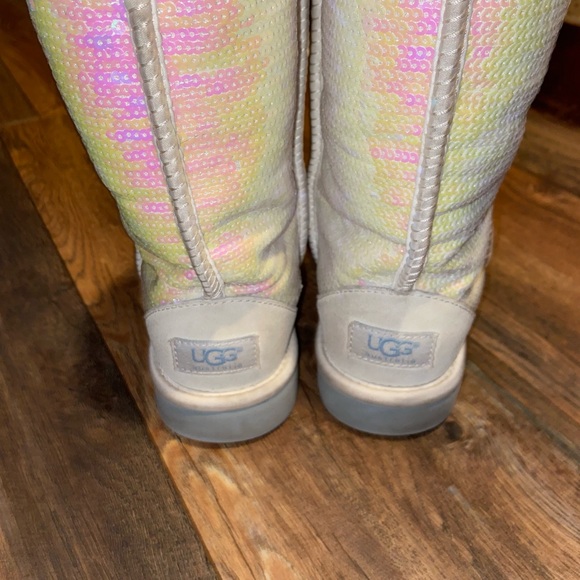 Uggs - Picture 5 of 6